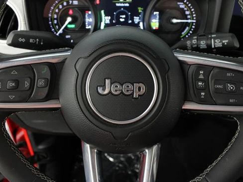 Used 2025 Jeep Wrangler Unlimited Sahara AWD/4WD image 12