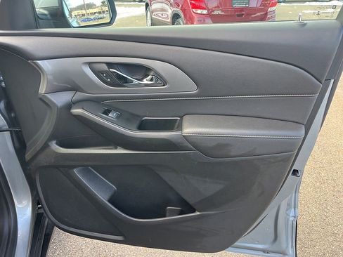 Used 2023 Chevrolet Traverse LT image 60