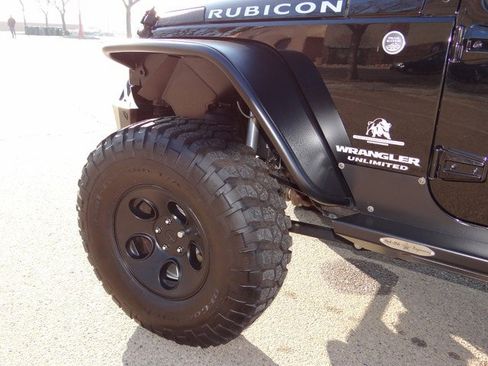 Used 2015 Jeep Wrangler Unlimited Rubicon w/ Connectivity Group image 12