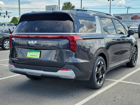 Used 2025 Kia Carnival EX FWD image 6