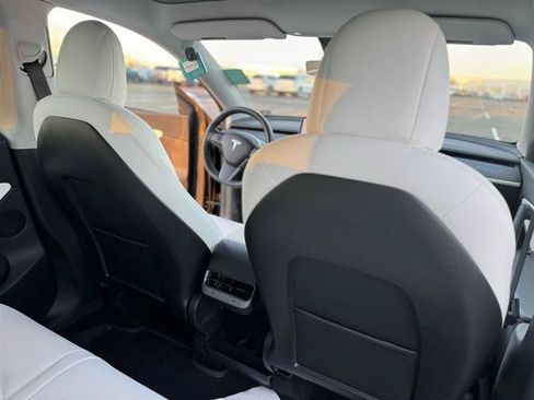 Used 2021 Tesla Model Y Long Range AWD/4WD image 17