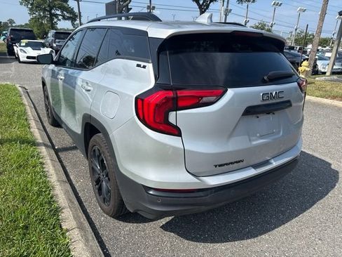 Used 2021 GMC Terrain SLE w/ Driver Convenience Package FWD image 4