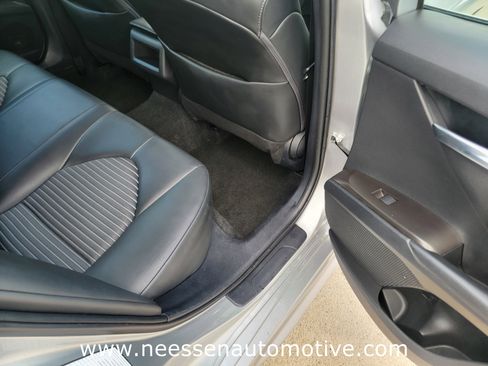 Used 2024 Toyota Camry SE FWD image 11