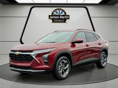 Certified 2024 Chevrolet Trax LT w/ Sunroof Package image 2