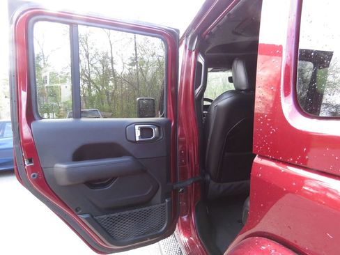 Used 2021 Jeep Wrangler Unlimited Sahara AWD/4WD image 18