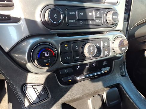 Used 2018 Chevrolet Suburban LT image 29