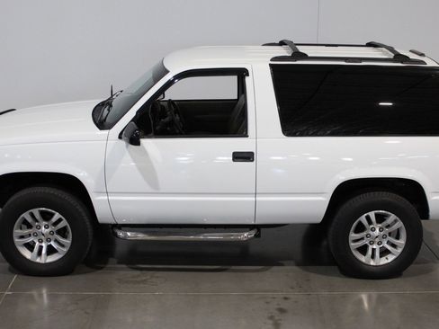 Used 1999 Chevrolet Tahoe 4WD 2-Door w/ Skid Plate Pkg image 11