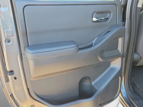 Used 2024 Nissan Frontier SV image 10