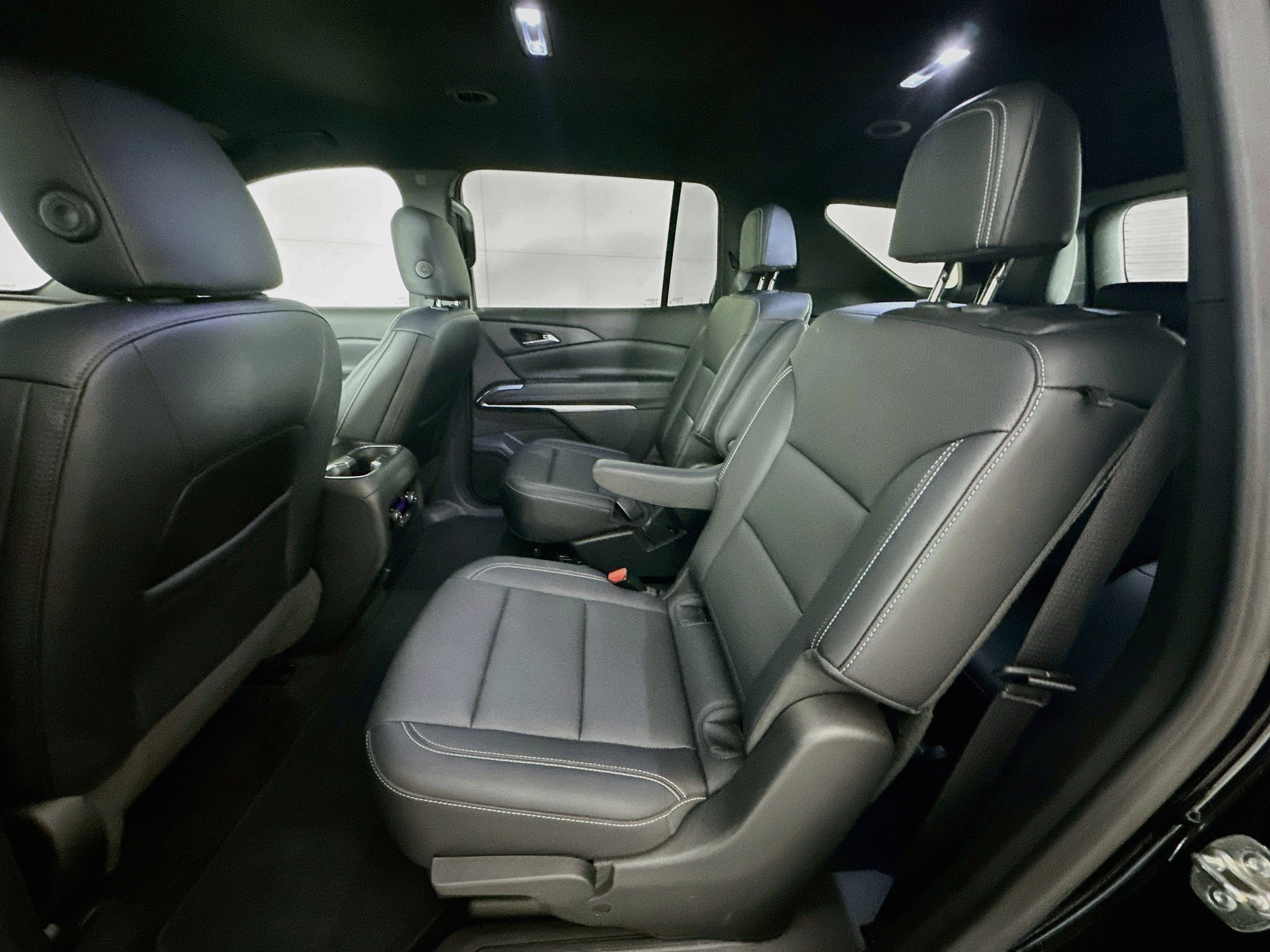 Used 2025 Chevrolet Traverse LT FWD image 28