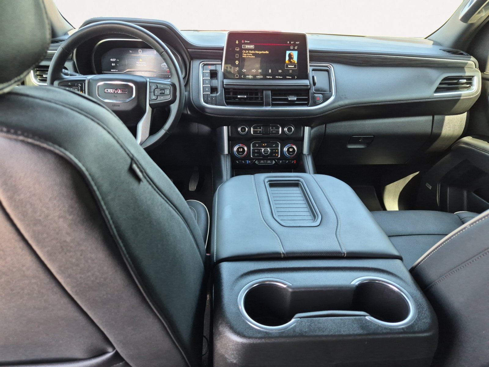Used 2023 GMC Yukon SLT w/ SLT Luxury Package RWD image 3