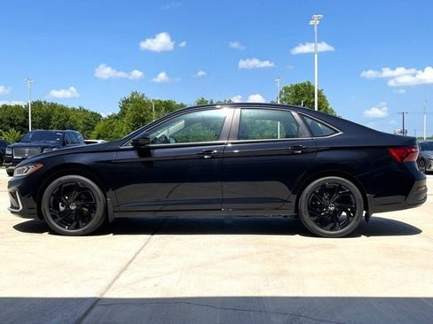 New 2025 Volkswagen Jetta SE image 4