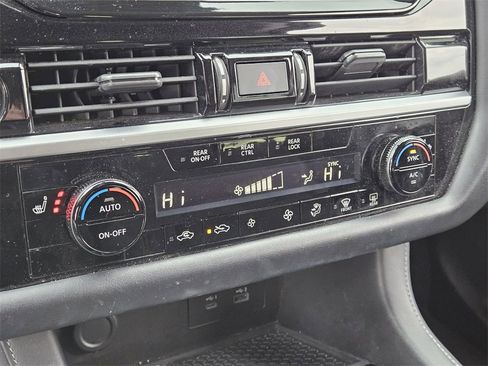 Used 2022 Nissan Pathfinder SV image 22