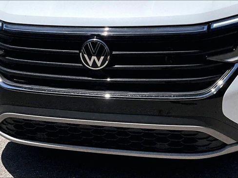 Certified 2026 Volkswagen Atlas Cross Sport SE w/ Panoramic Sunroof Package AWD/4WD image 11