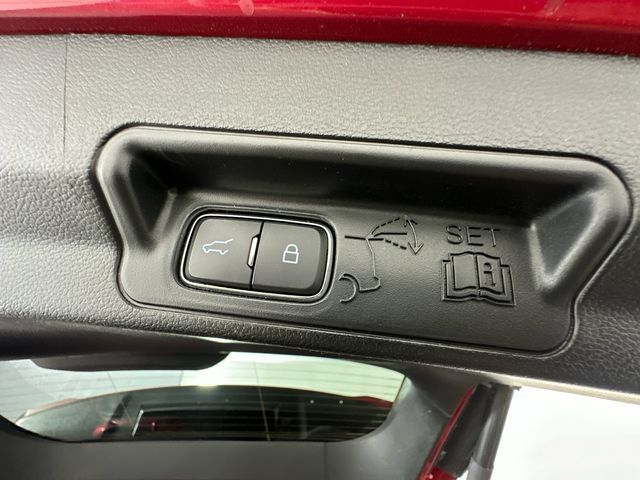 Used 2022 Ford Explorer XLT AWD/4WD image 25