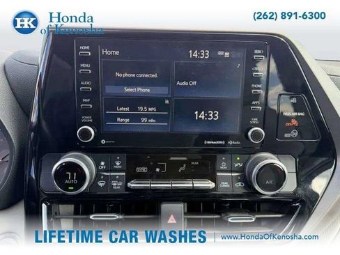 Used 2022 Toyota Highlander LE image 16