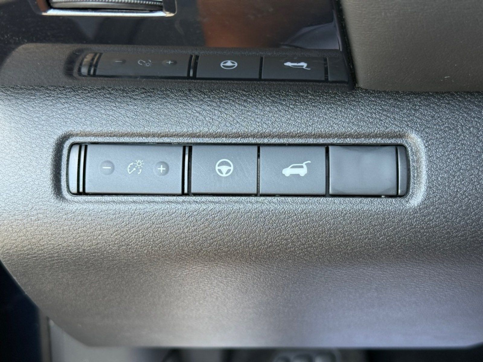 Used 2025 Nissan Pathfinder SV FWD image 35