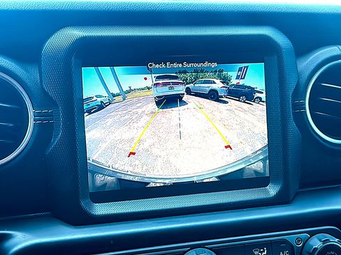 Used 2022 Jeep Wrangler Unlimited Sahara w/ Cold Weather Group AWD/4WD image 28