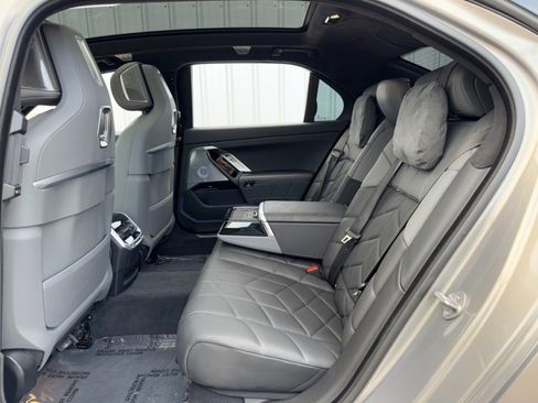 Used 2023 BMW i7 xDrive60 image 53