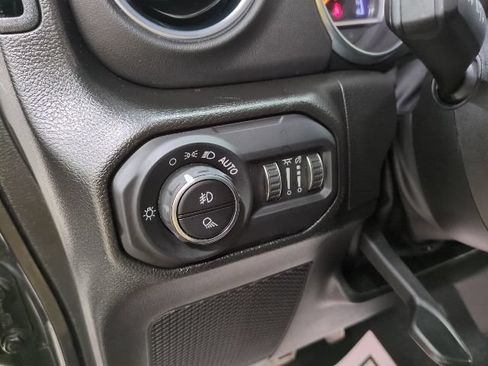 Used 2022 Jeep Gladiator Overland w/ Popular Equipment Package AWD/4WD image 11