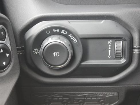 Used 2025 Jeep Wrangler Unlimited Sahara w/ Dual Top Group AWD/4WD image 16