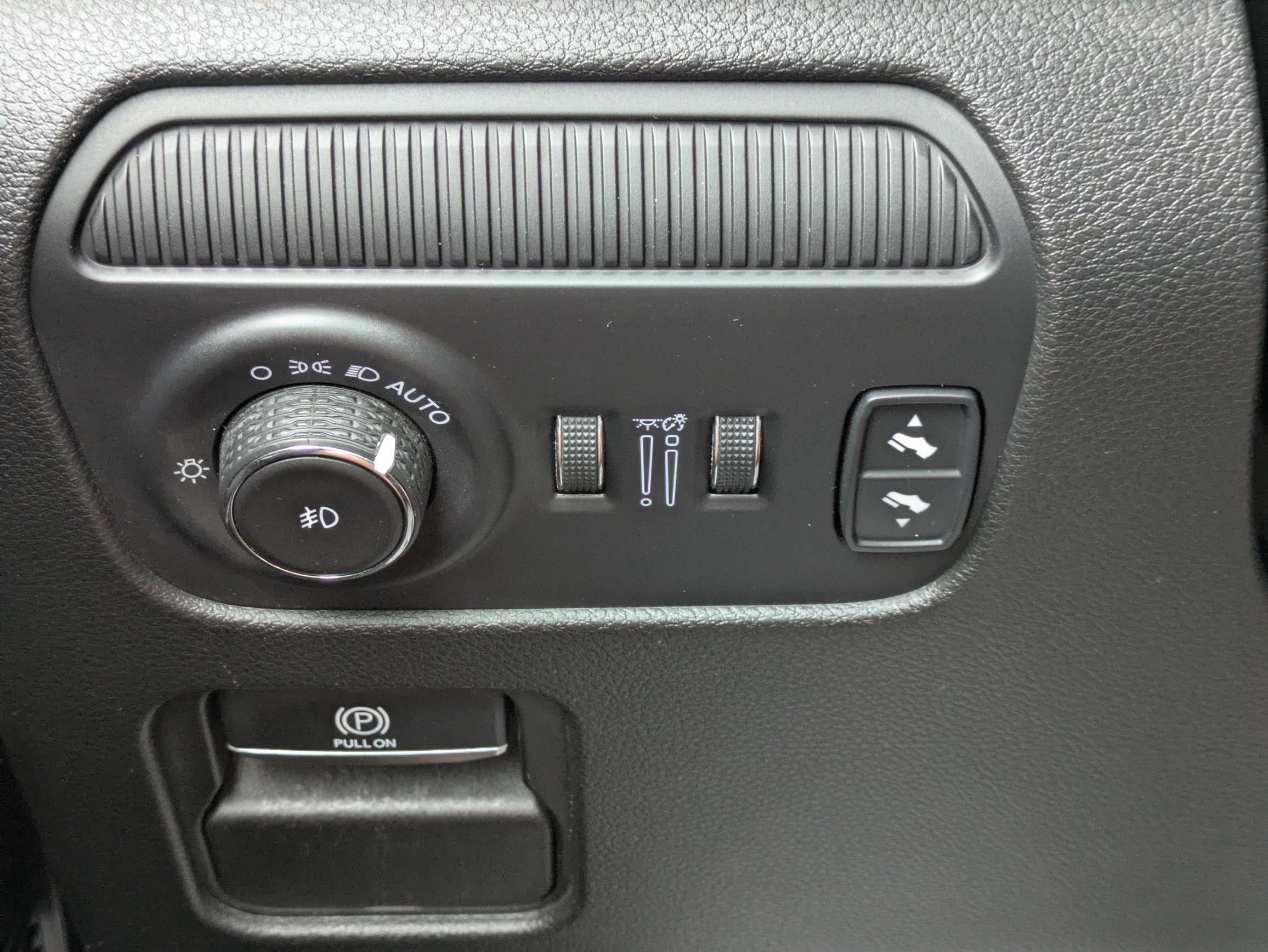 Used 2024 Jeep Wagoneer L Series II w/ Flexible Seating Group RWD image 31