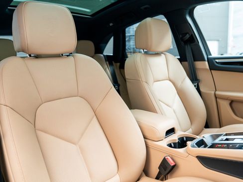 Certified 2025 Porsche Macan image 22