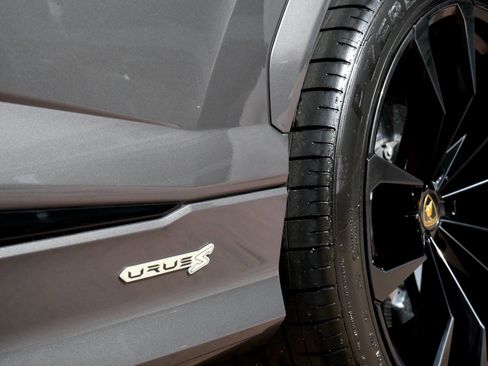 Used 2024 Lamborghini Urus S image 11