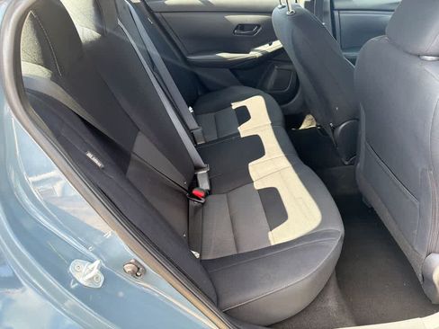 Used 2024 Nissan Sentra SV FWD image 14