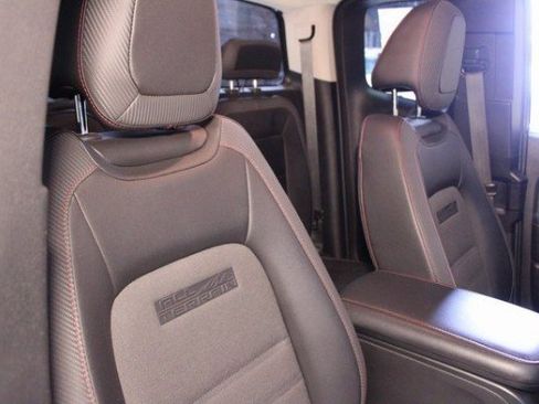 Used 2017 GMC Canyon SLE image 11