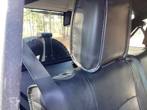 Used 2015 Jeep Wrangler Unlimited Rubicon w/ Connectivity Group image 12