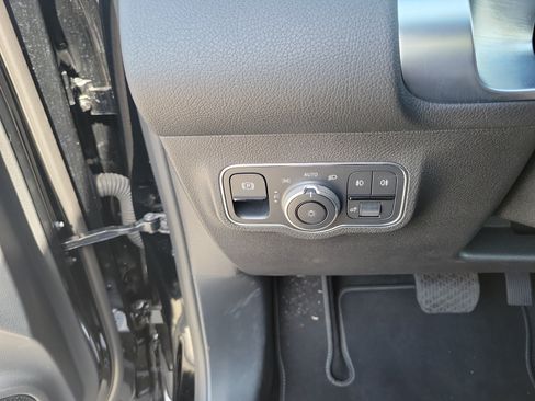 Used 2026 Mercedes-Benz GLB 250 image 25