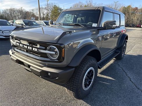New 2025 Ford Bronco Outer Banks w/ Sasquatch Package image 3