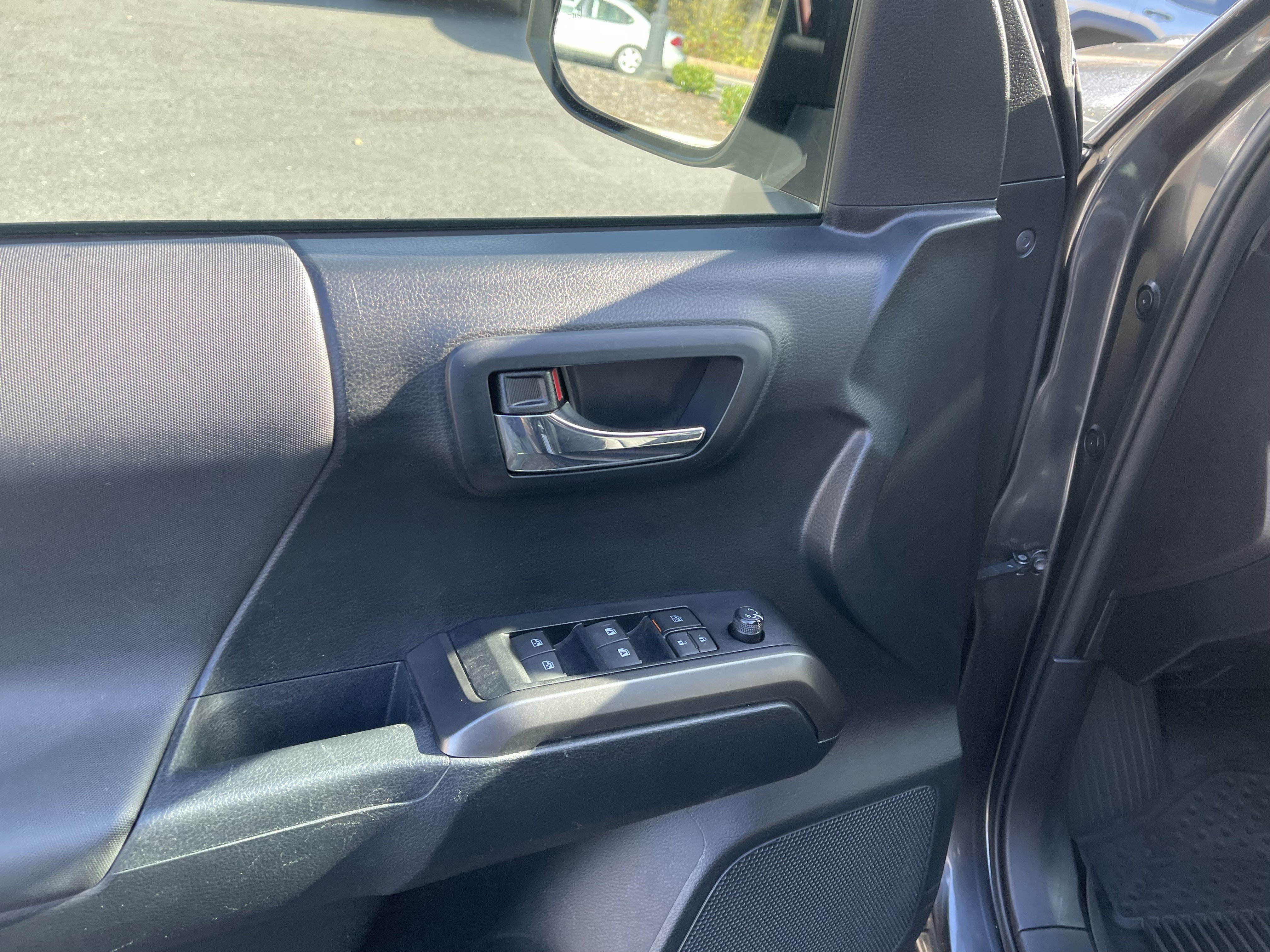Certified 2019 Toyota Tacoma TRD Sport w/ Technology Package AWD/4WD image 15