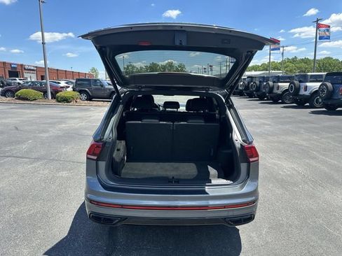 Used 2024 Volkswagen Tiguan SE R-Line FWD image 22