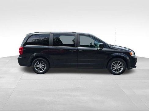 Used 2015 Dodge Grand Caravan SXT FWD image 2