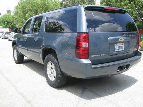 Used 2010 Chevrolet Suburban LS RWD image 4