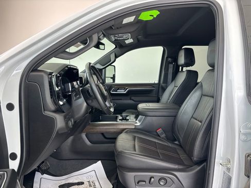 Used 2025 Chevrolet Silverado 3500 High Country AWD/4WD image 9