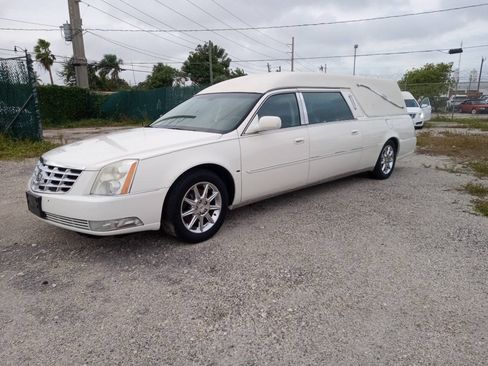 Used 2011 Cadillac DTS Limousine FWD image 1