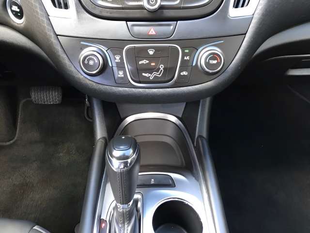 Used 2018 Chevrolet Malibu LT w/ Redline Edition FWD image 16