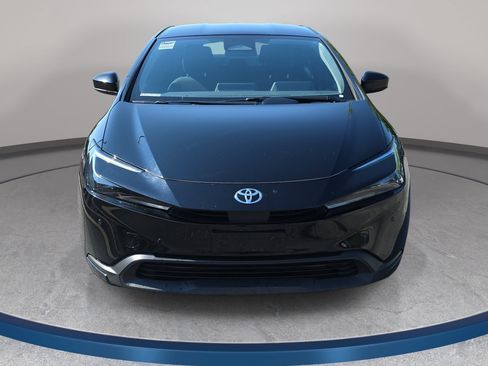 Used 2024 Toyota Prius LE FWD image 2