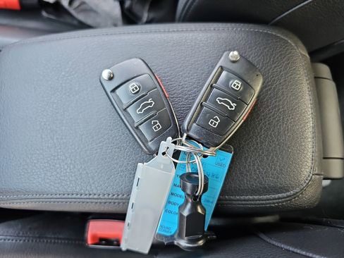 Used 2016 Audi A3 e-tron Premium Plus w/ Premium Plus Package image 17