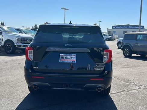 Certified 2022 Ford Explorer XLT w/ Equipment Group 202A image 4