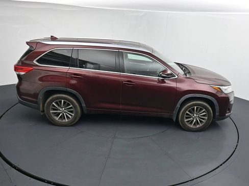 Used 2018 Toyota Highlander XLE AWD/4WD image 17