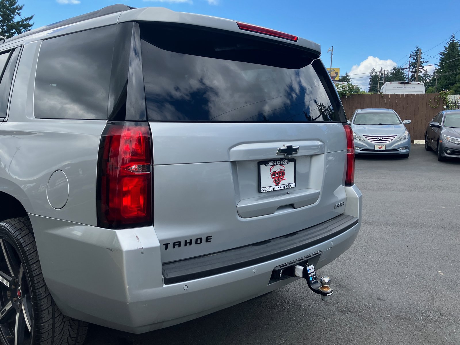 Used 2018 Chevrolet Tahoe Premier w/ RST 6.2L Performance Edition AWD/4WD image 6