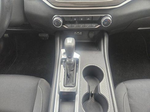 Used 2025 Nissan Altima 2.5 SV image 18