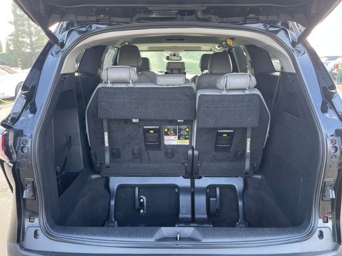 Used 2025 Toyota Sienna XLE image 35