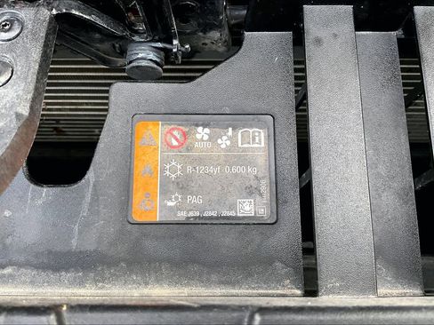 Certified 2024 GMC Sierra 1500 SLT image 32