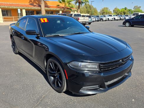 Used 2017 Dodge Charger SE w/ Blacktop Package RWD image 7