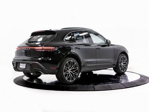 Certified 2025 Porsche Macan image 7