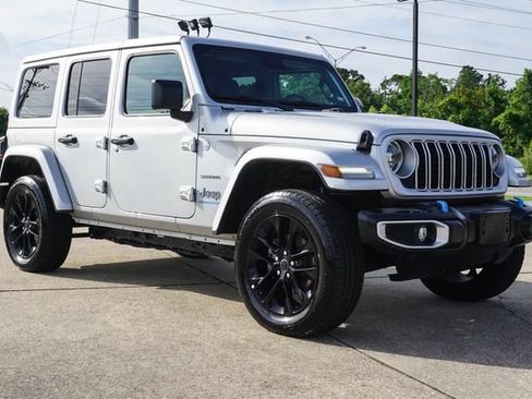 Used 2024 Jeep Wrangler Unlimited Sahara AWD/4WD image 2